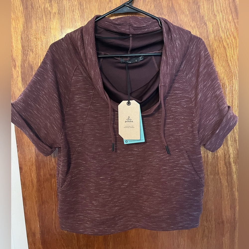 NWT Women’s Prana Sunrise Crop Pullover. Size Small